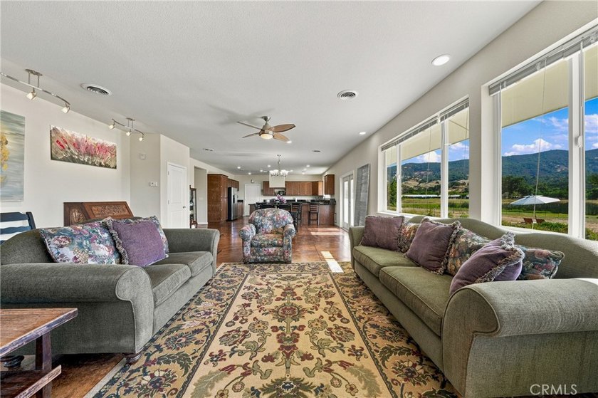 2260 Lakeshore - photo 11