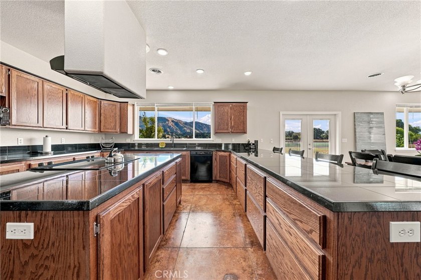 2260 Lakeshore - photo 23
