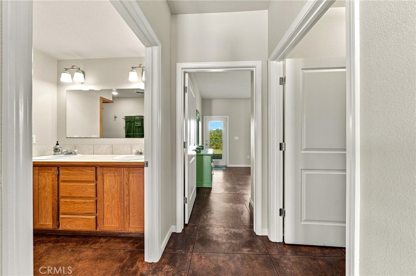 2260 Lakeshore - photo 27