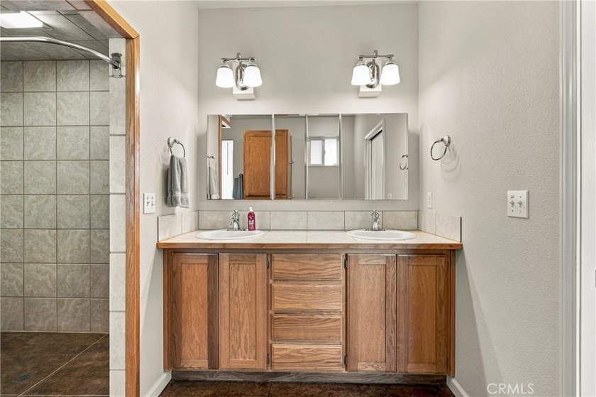 2260 Lakeshore - photo 31