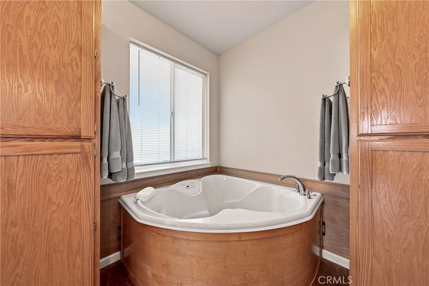 2260 Lakeshore - photo 33
