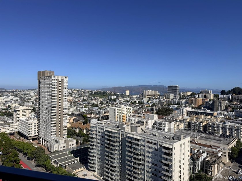 A top floor unit perched at the crest of Cathedral Hill - photo 7