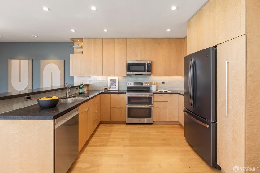 A top floor unit perched at the crest of Cathedral Hill - photo 10