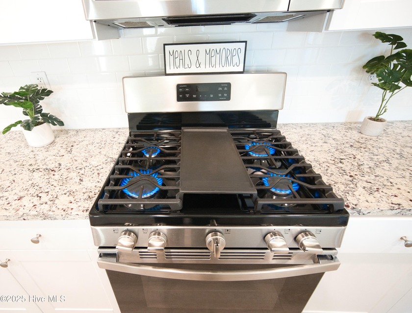 Location, Location, Location! This is THE ONE! Priced to sell - photo 14