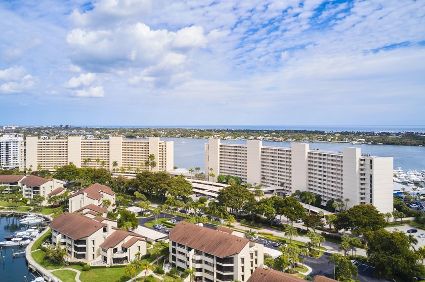 Enjoy spectacular waterfront living in the sought-after Quay - photo 3