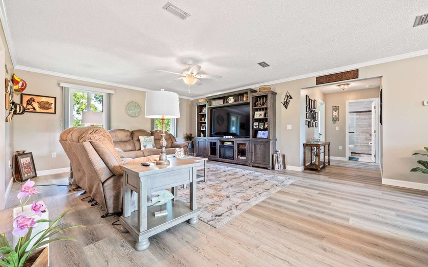 Beautiful 3/2 home in 55+ community on the historic Suwannee - photo 4