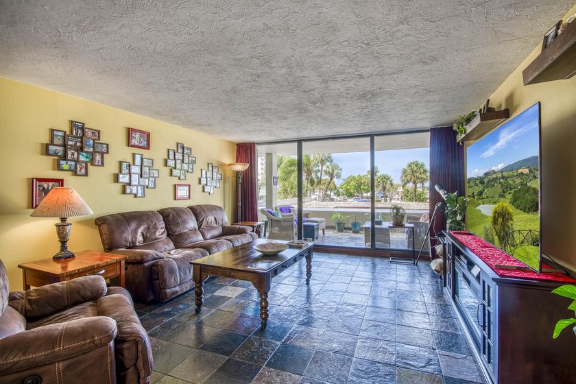 Enjoy spectacular waterfront living in the sought-after Quay - photo 4