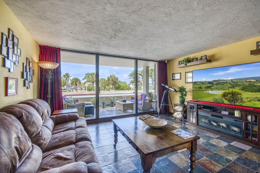 Enjoy spectacular waterfront living in the sought-after Quay - photo 5