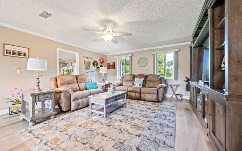 Beautiful 3/2 home in 55+ community on the historic Suwannee - photo 6