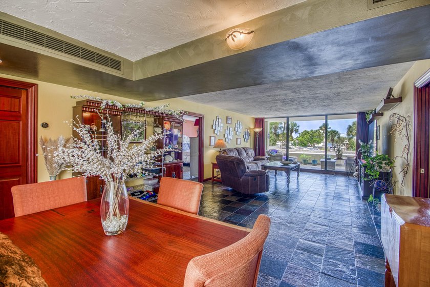 Enjoy spectacular waterfront living in the sought-after Quay - photo 6