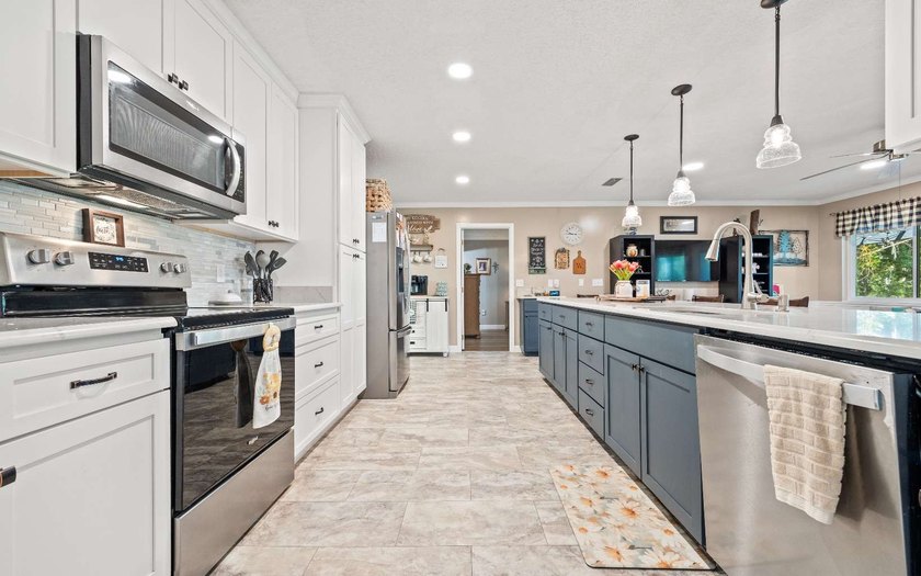 Beautiful 3/2 home in 55+ community on the historic Suwannee - photo 8