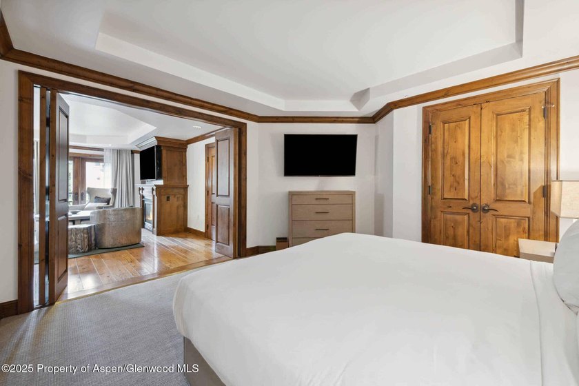 2024 renovations completed (including new decor, furniture - photo 12