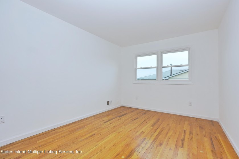 PRIME LOCATION- HARDWOOD FLOORS, NEW BATHROOM ON 1ST FLOOR, 3 - photo 12