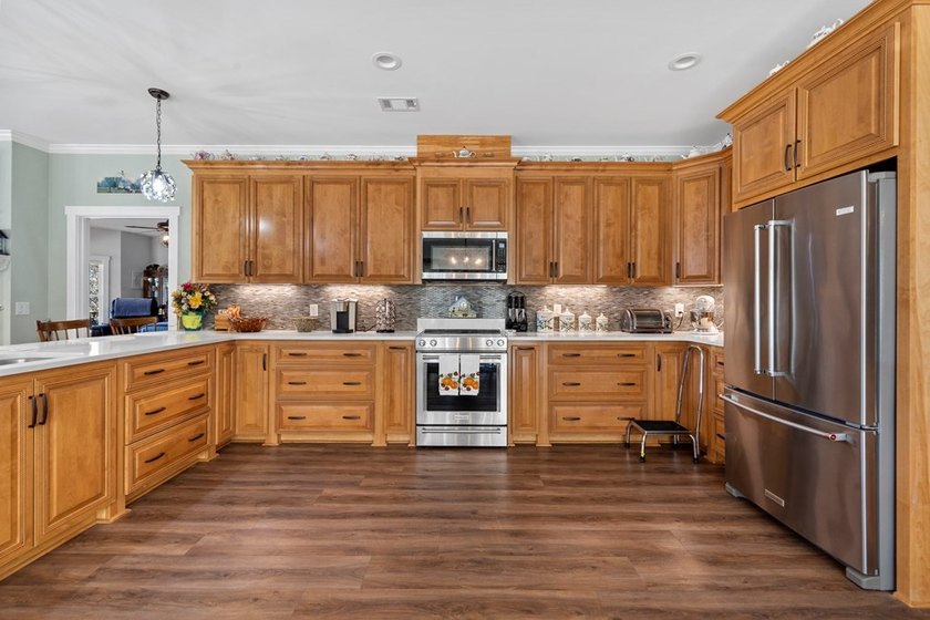 REDUCED PRICE! Welcome to this exceptional custom-built 3 - photo 20