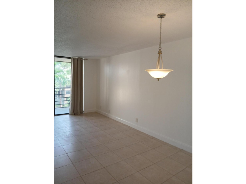 Water and cable included. Beautifully renovated penthouse end - photo 15