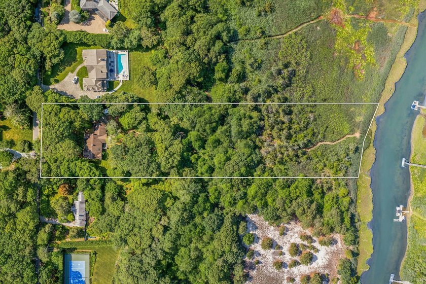 Discover a charming waterfront haven at 27 Jagger Lane in - photo 4