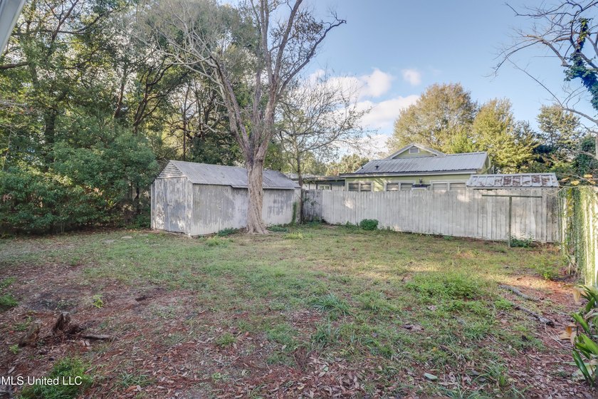 Income-producing Biloxi investment opportunity! This versatile - photo 18
