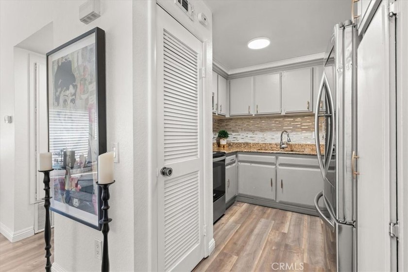 Welcome to this beautifully updated 2-bedroom, 1-bath condo in - photo 5