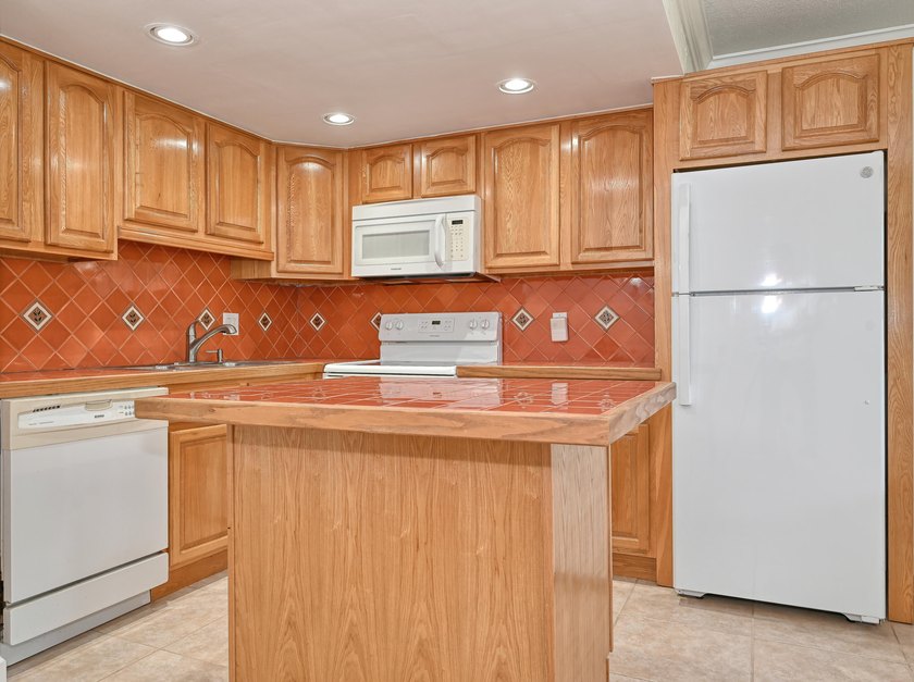 Seller is offering a one-year appliance warranty to the new - photo 7