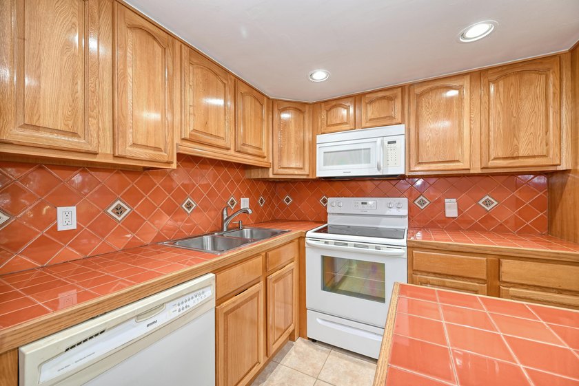 Seller is offering a one-year appliance warranty to the new - photo 8