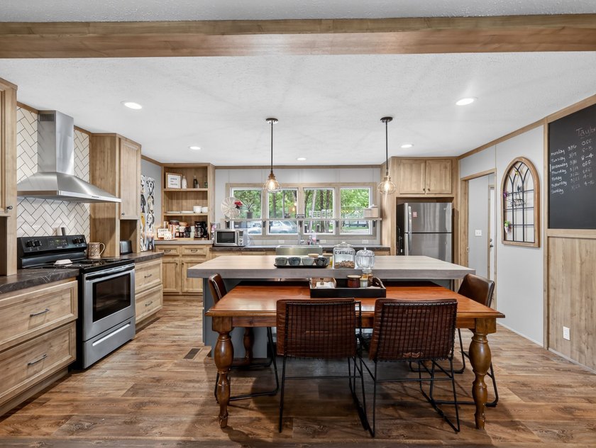 Unique opportunity to own two adjacent lake-area properties in - photo 17