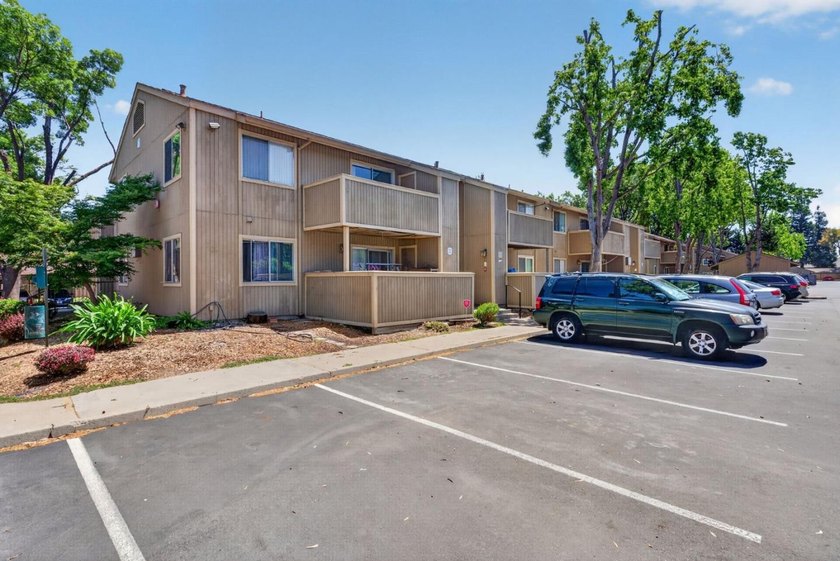 The condo has just been fully remodeled with a newly updated - photo 27