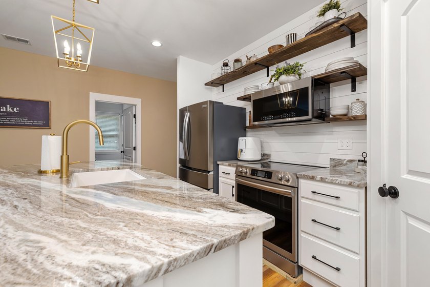 Welcome to this beautifully designed 3BR/2BA barndominium - photo 46