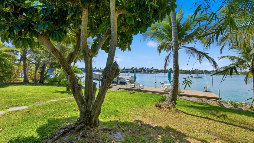 Discover Your Hidden Paradise! This charming riverfront property - photo 15