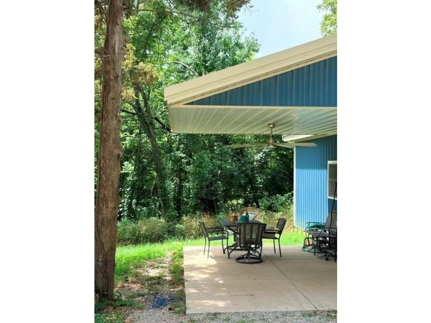 Beautiful nearly new, 2 bedroom, 1 bath home nestled in the - photo 3