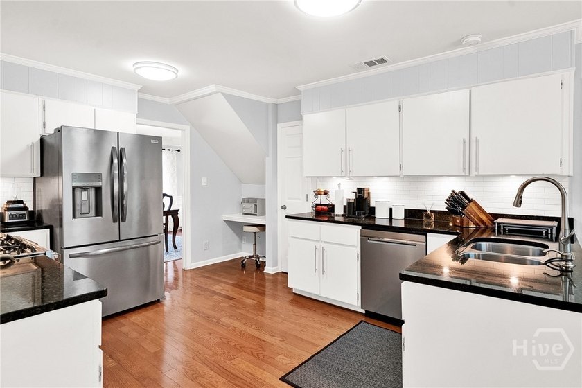 Beautiful one level home centrally located in the Marshwood - photo 12