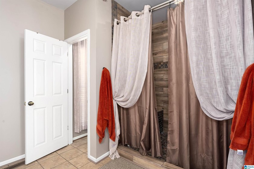 Turnkey Lake Living! With an acceptable offer, this property may - photo 33