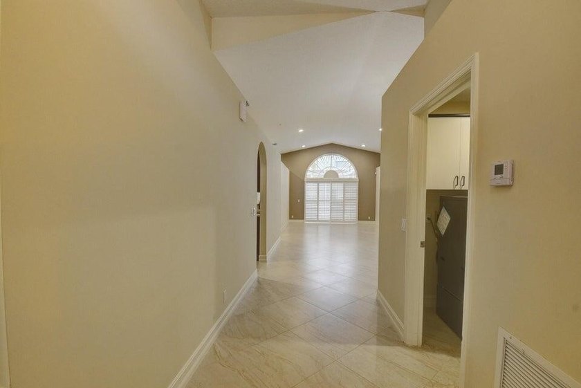 Welcome to this charming three-bedroom two-bath split floor plan - photo 3