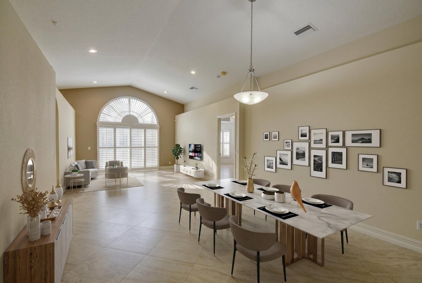 Welcome to this charming three-bedroom two-bath split floor plan - photo 4