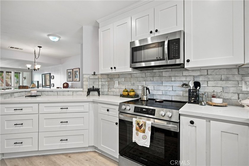 Welcome to this beautifully updated 2-bedroom, 1-bathroom condo - photo 13