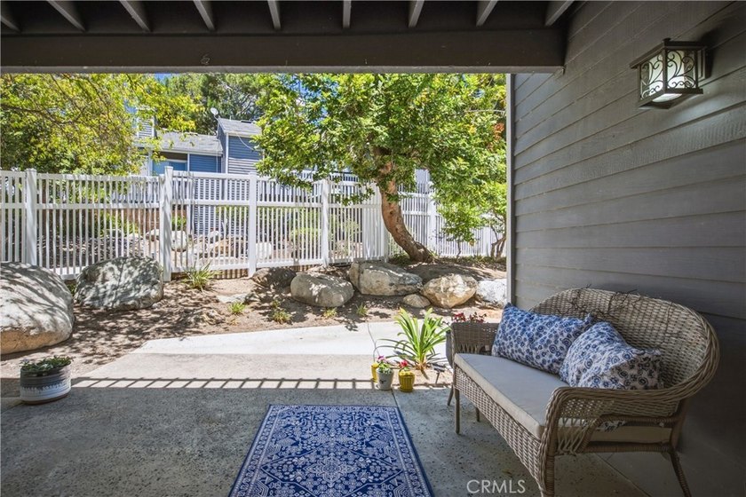 Welcome to this beautifully updated 2-bedroom, 1-bathroom condo - photo 22