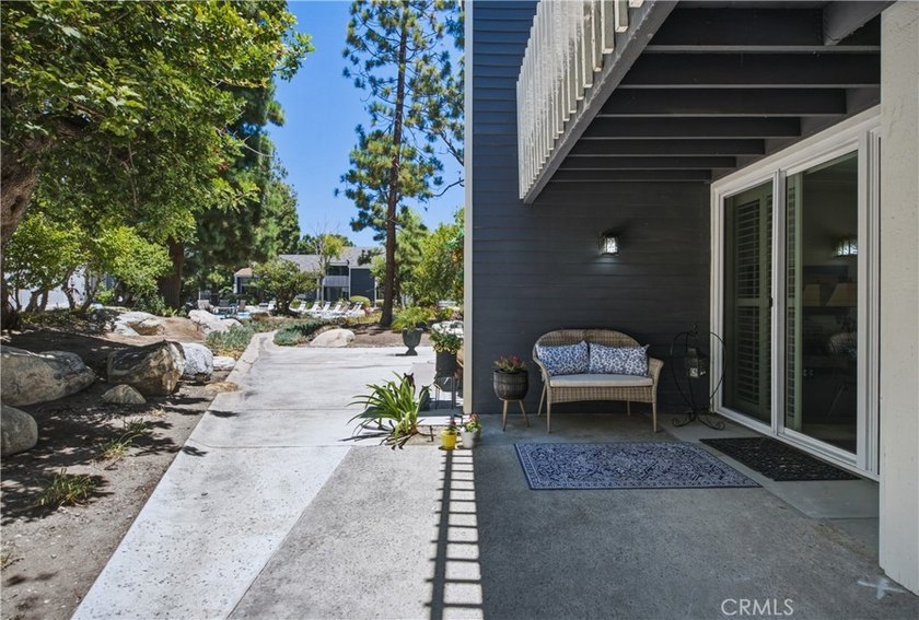 Welcome to this beautifully updated 2-bedroom, 1-bathroom condo - photo 23