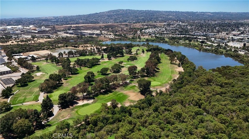 Welcome to this beautifully updated 2-bedroom, 1-bathroom condo - photo 30