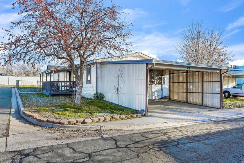 *** GORGEOUS RECENTLY REMODELED 3 BEDROOM / 2 BATH *** Open - photo 2