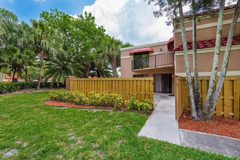Modern, updated &amp; spacious 3BR/2.5 Bath corner townhome in one - photo 3