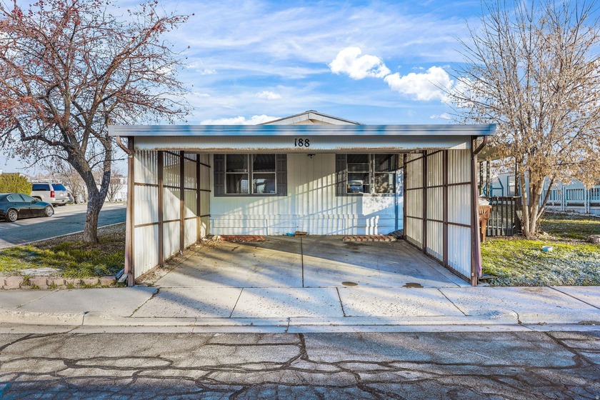 *** GORGEOUS RECENTLY REMODELED 3 BEDROOM / 2 BATH *** Open - photo 3