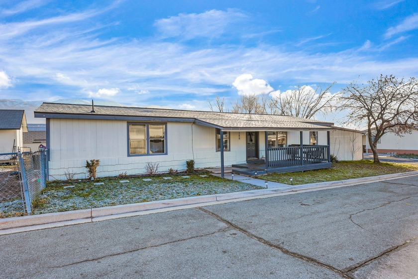 *** GORGEOUS RECENTLY REMODELED 3 BEDROOM / 2 BATH *** Open - photo 7