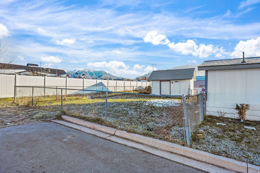 *** GORGEOUS RECENTLY REMODELED 3 BEDROOM / 2 BATH *** Open - photo 8