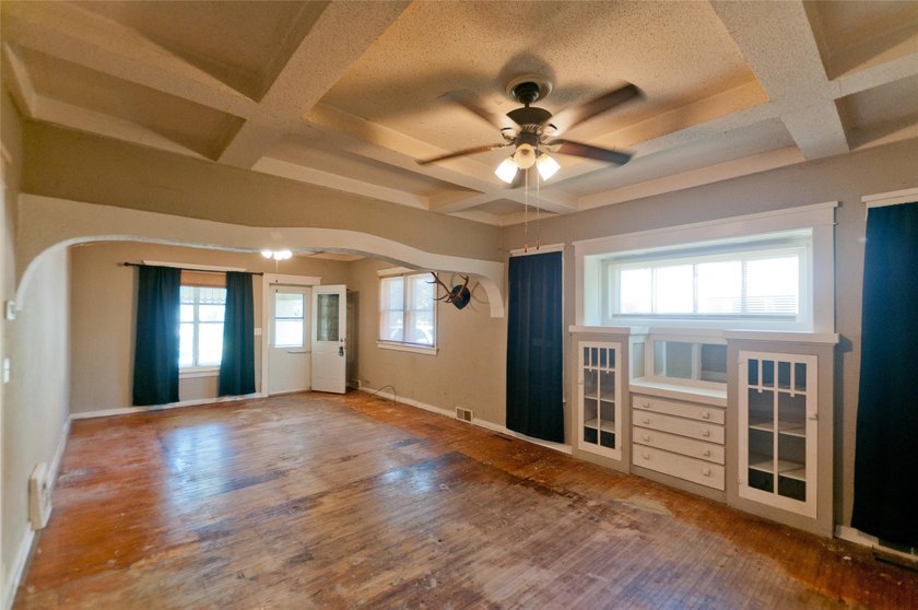 This charming 2 bedroom, 1 bath home is full of potential and - photo 12