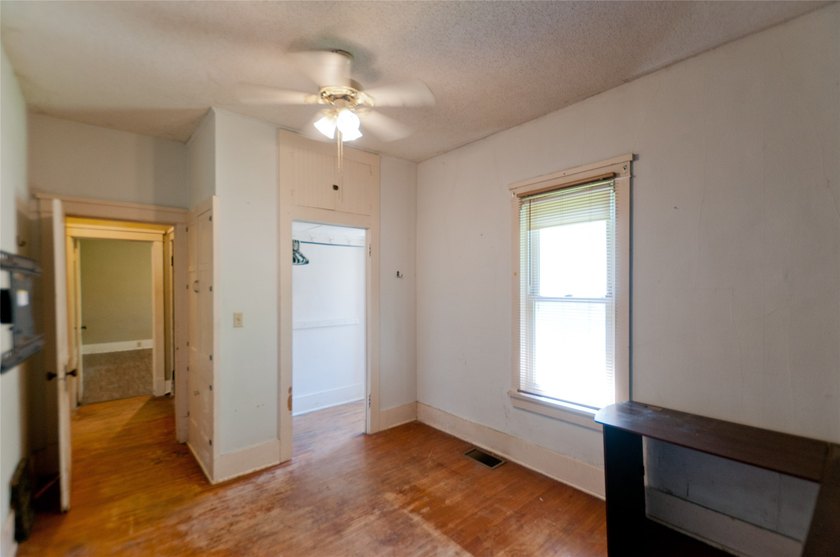 This charming 2 bedroom, 1 bath home is full of potential and - photo 18