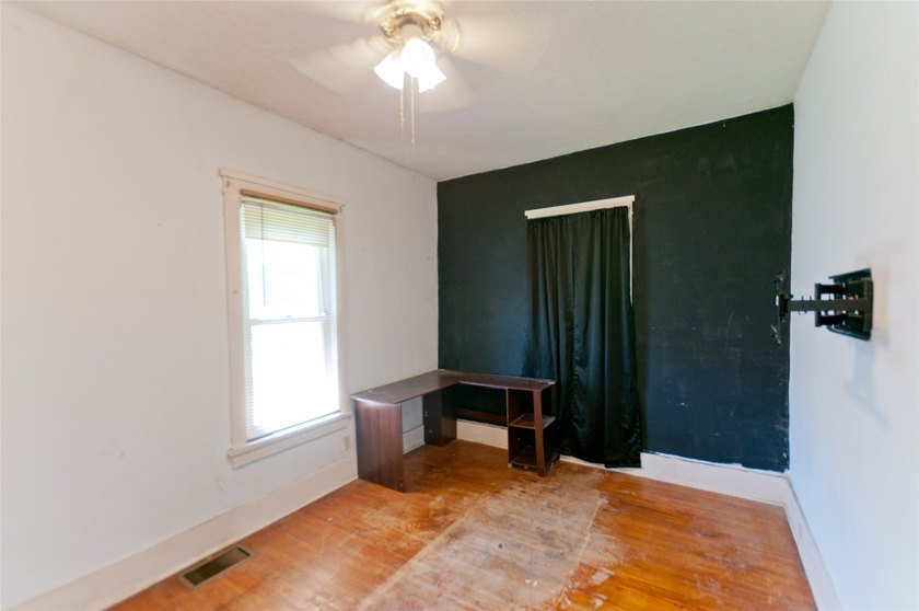 This charming 2 bedroom, 1 bath home is full of potential and - photo 19