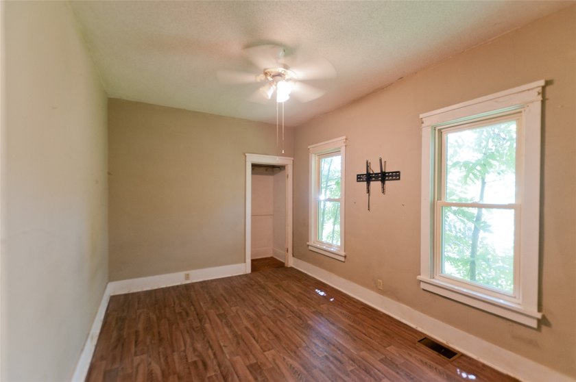 This charming 2 bedroom, 1 bath home is full of potential and - photo 20