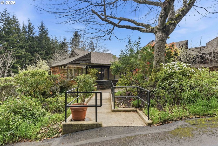 Custom townhouse tucked away on 3+ private, in-town acres - photo 3