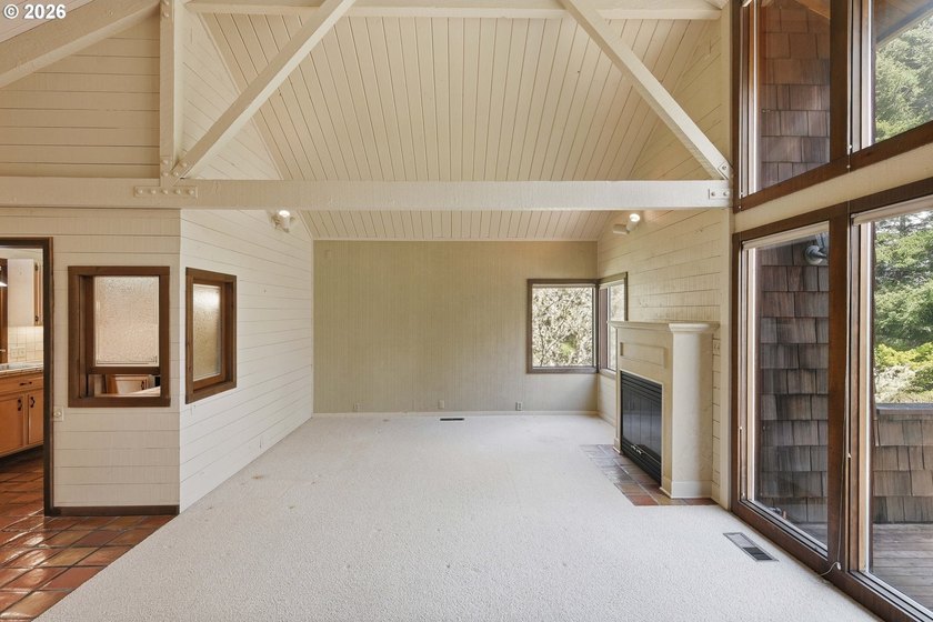 Custom townhouse tucked away on 3+ private, in-town acres - photo 7
