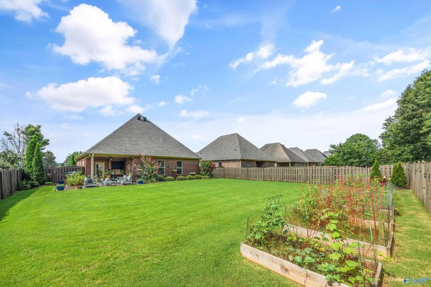 Nestled in Huntsville's resort-style Lake Forest community, this - photo 20