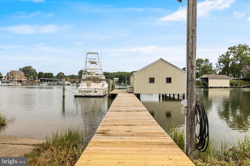 Welcome to an extraordinary waterfront experience in the - photo 6